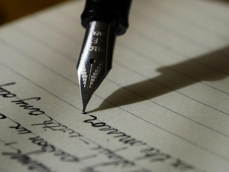 How to Write a Chorus: 7 Steps to a Catchy Hook