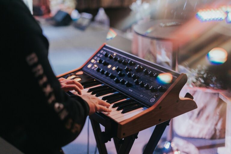 How to Write Bass Lines: Notes, Rhythm and 808s